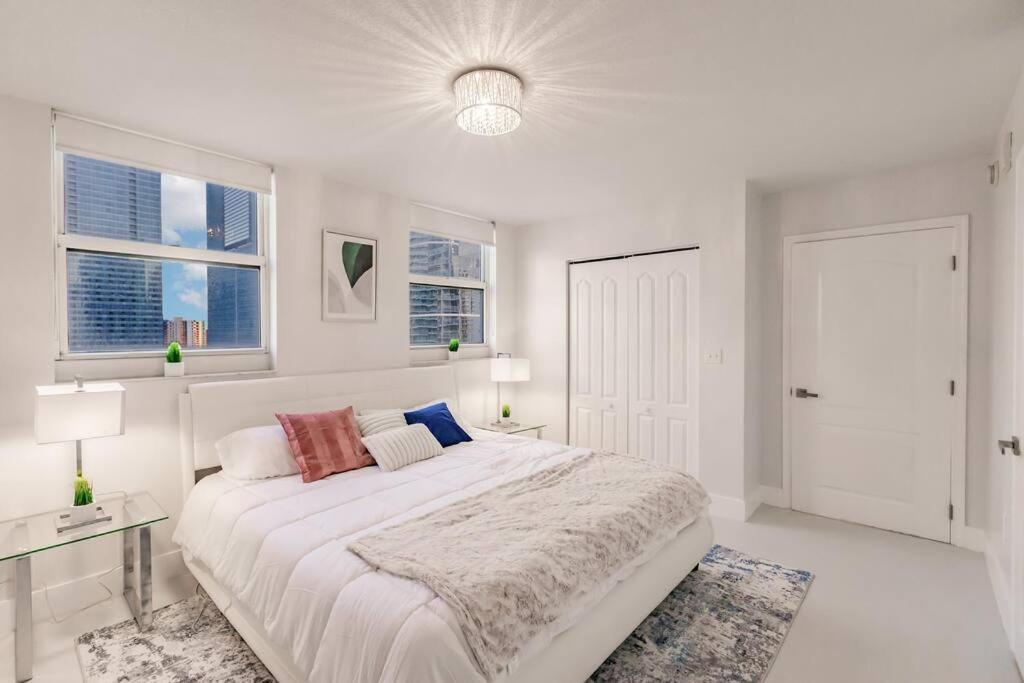 Upscale Brickell 3 Bedroom With Water Views And Free Parking Miami Ngoại thất bức ảnh